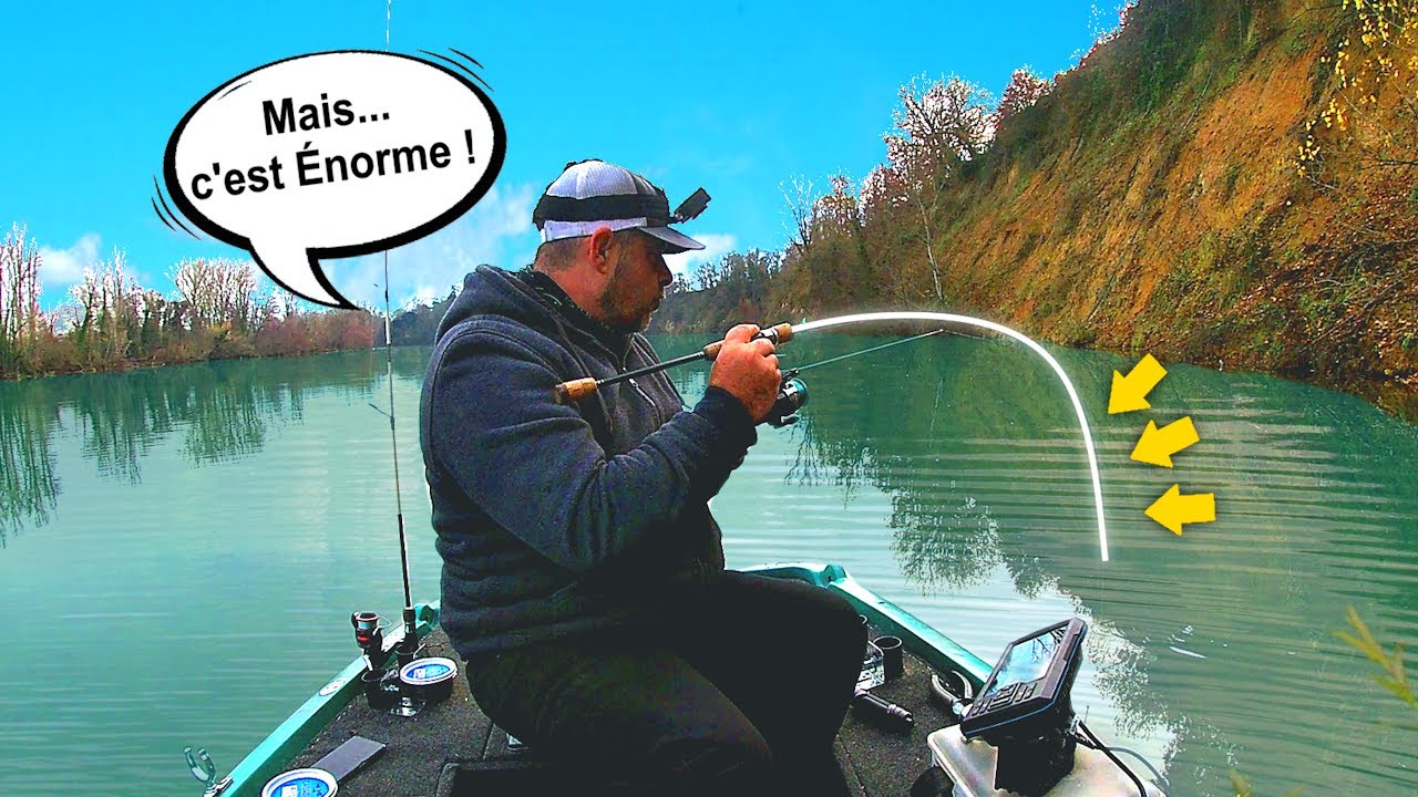 Je me Fait SURPRENDRE par cet Énorme FISH en BATEAU (pêche au vers)