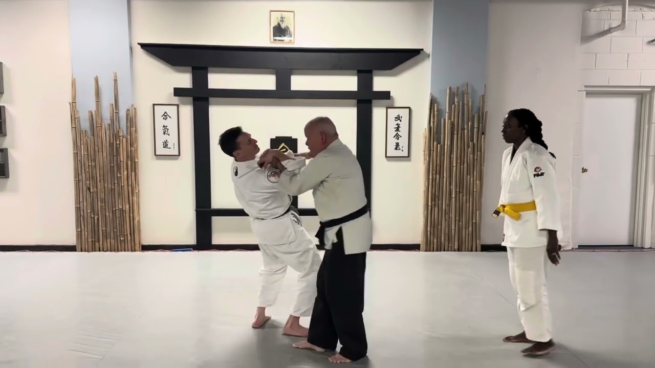 Ude garami (arm entwinement) defend another person using aikido. #aikido #martialarts #selfdefense