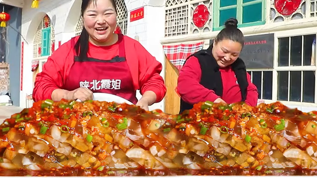 【陕北霞姐】剩下的猪皮别再扔了，霞姐教你做成蔬菜皮冻，晶莹剔透又劲道超好吃！