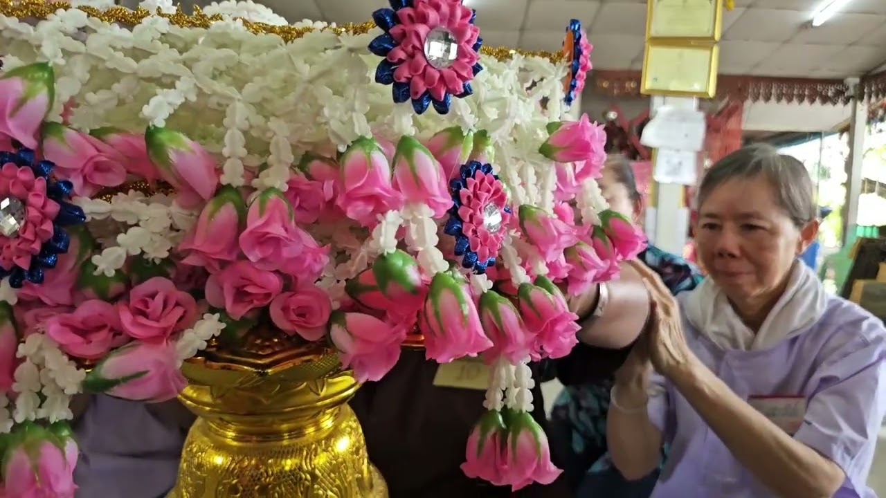 เทพมาถวายเครื่องแขวนบูชาพระพุทธชินราช