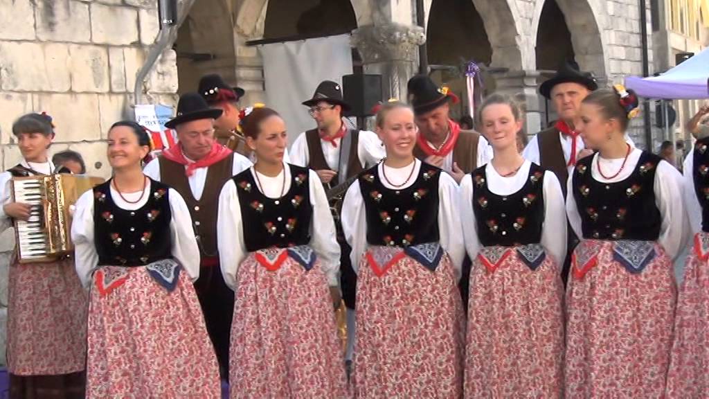 Venzone - Festa della Lavanda -Esibizione - parte 1
