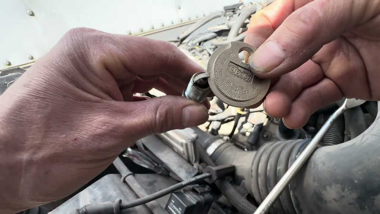 Isuzu NPR P0306: Falla del Cilindro  ¡No confíes en las bujías nuevas! (Caso Resuelto)