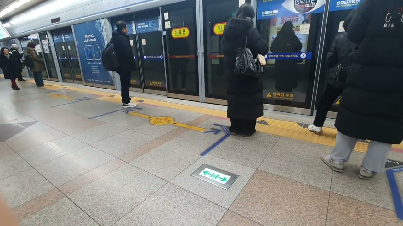 부평역 열차 도착