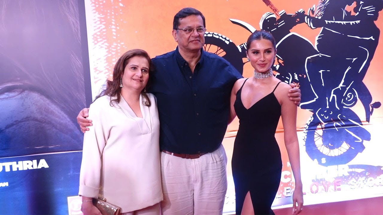 Tara Sutaria Wid Parents Tina & Himanshu Sutaria Looks So Happy At Her Very Big Film Tadap Screening