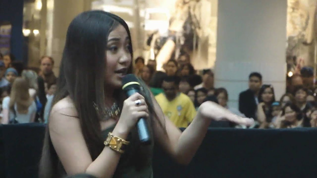 Charice Live at Toronto Eaton Centre @1080p HD (June 4, 2010) (Part 1)