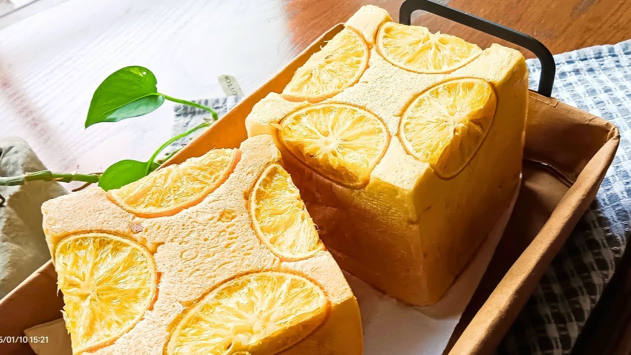 甜橙吐司 Orange toast 有試過蛋跟橙汁做的吐司嗎?  鬆軟又拉絲是一定的!意想不到的是滿室橙香!最重要的是顏值大好,真可謂色香味俱全!#orange toast #超軟吐司