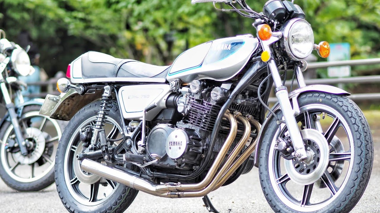《3気筒4ストローク激レアオートバイ》空冷4ストローク直列3気筒DOHC2バルブ ドライブシャフト 3気筒集合マフラー YAMAHA GX750 ガレージ トライシクルの挑戦❗