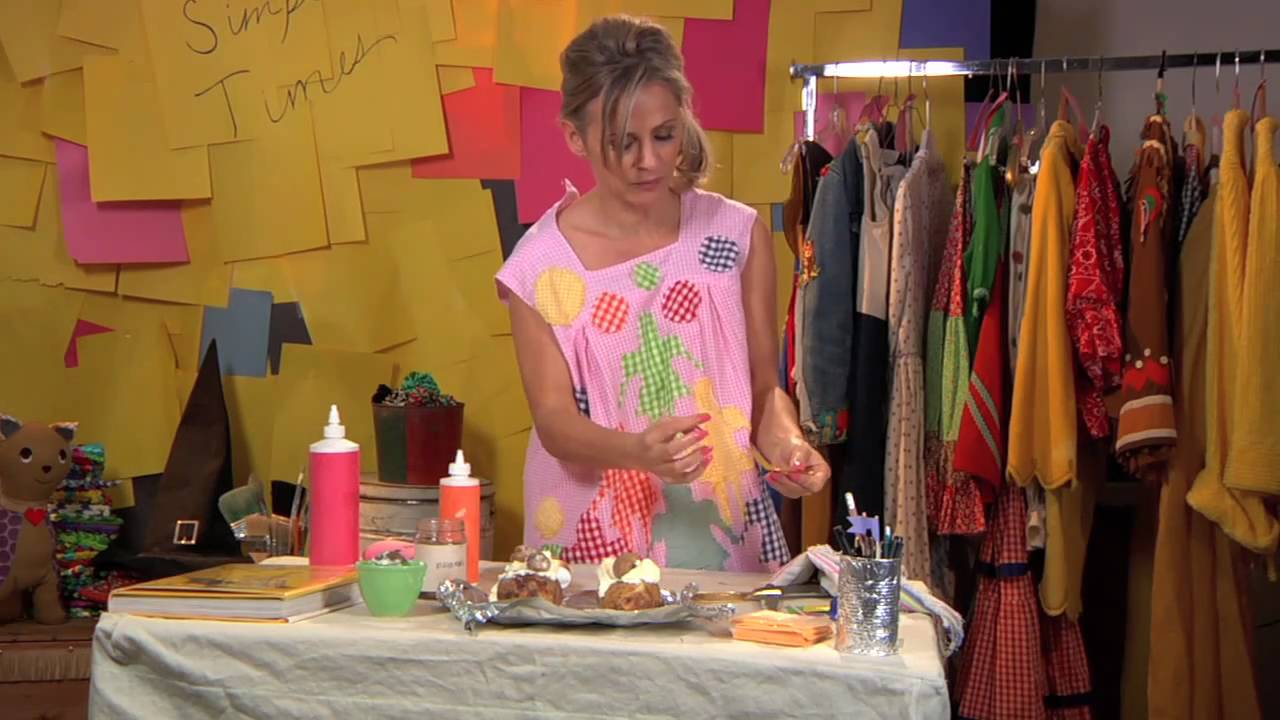 Amy Sedaris Makes Potato Ships