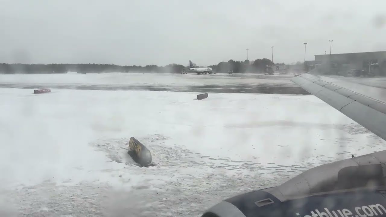 JetBlue A320 Snowy Takeoff ISP (Long Island MacArthur Airport)