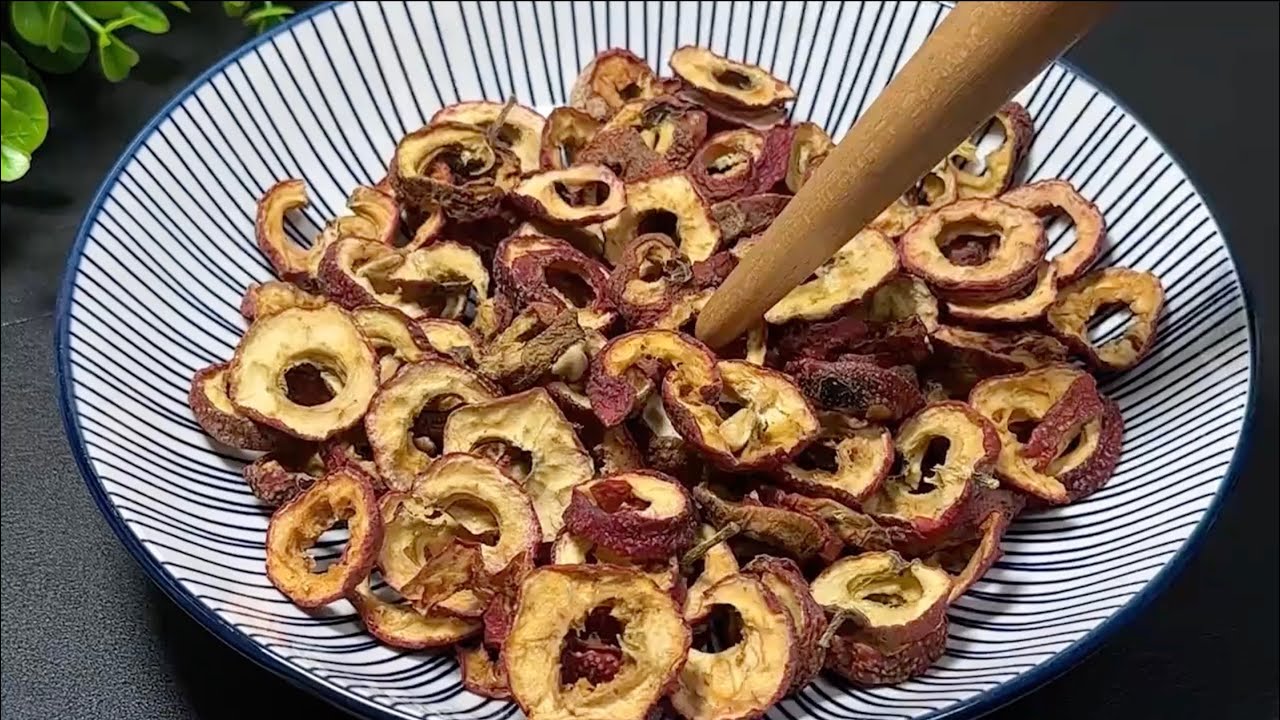 Многие люди совершают ошибку, замачивая сушеный боярышник в воде. Неудивительно, что это
