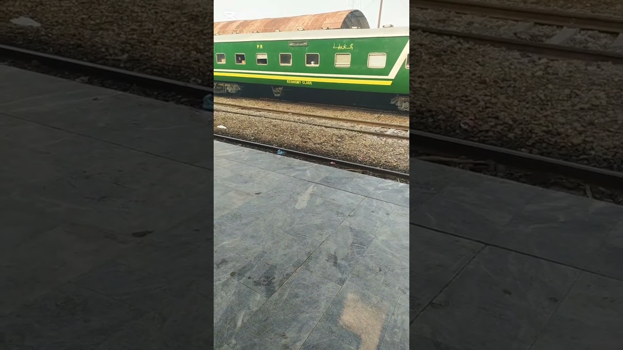 37UP Fareed Express arriving at Rahim Yar Khan railway station