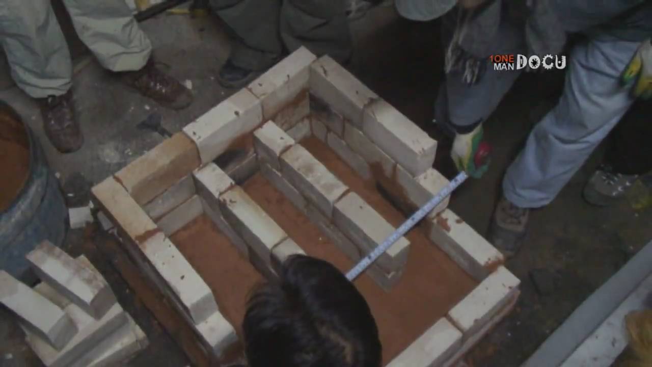 rocket mass heater4(hybrid with fireplace).wmv