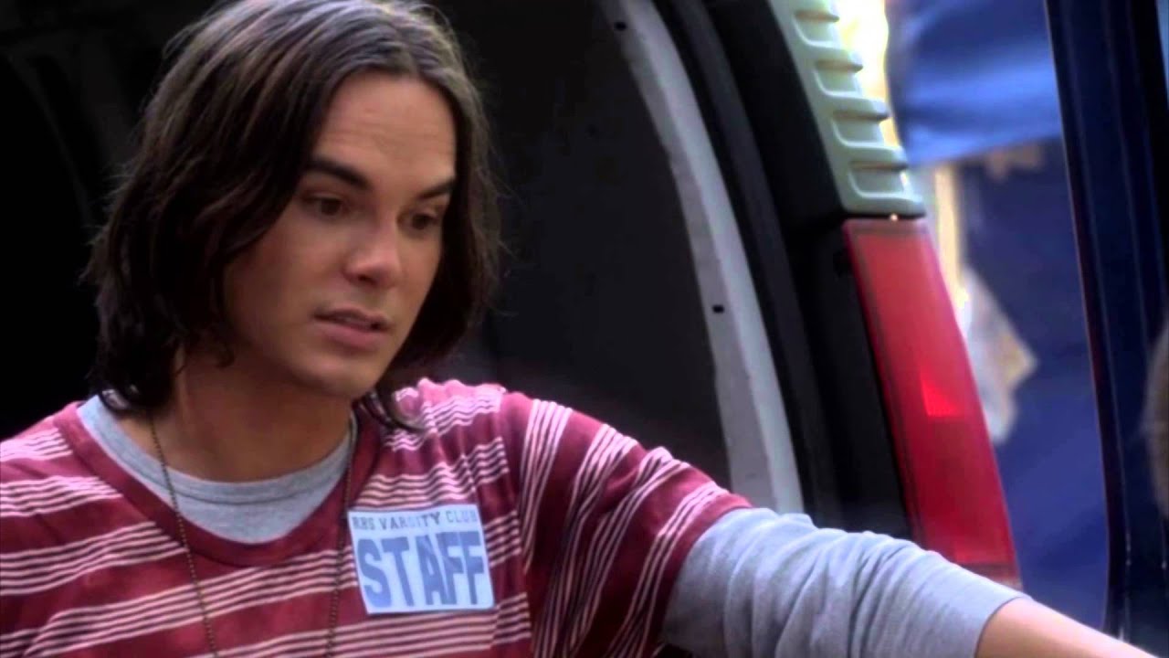 Pretty Little Liars - 3x14 - Aria asks Caleb about his dad; Hanna's grandmother sings