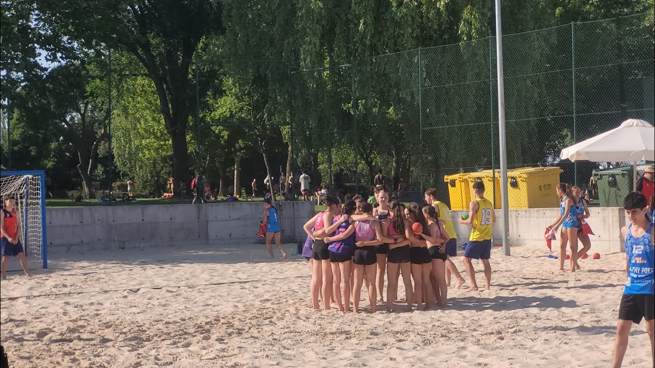 Balonmano playa Parla vs Getafe infantil femenino.