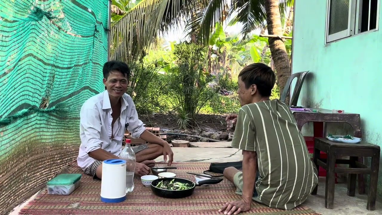 Phỗi Heo Xào Hành Lá , Hai Anh Em Đánh Cờ Tướng. 