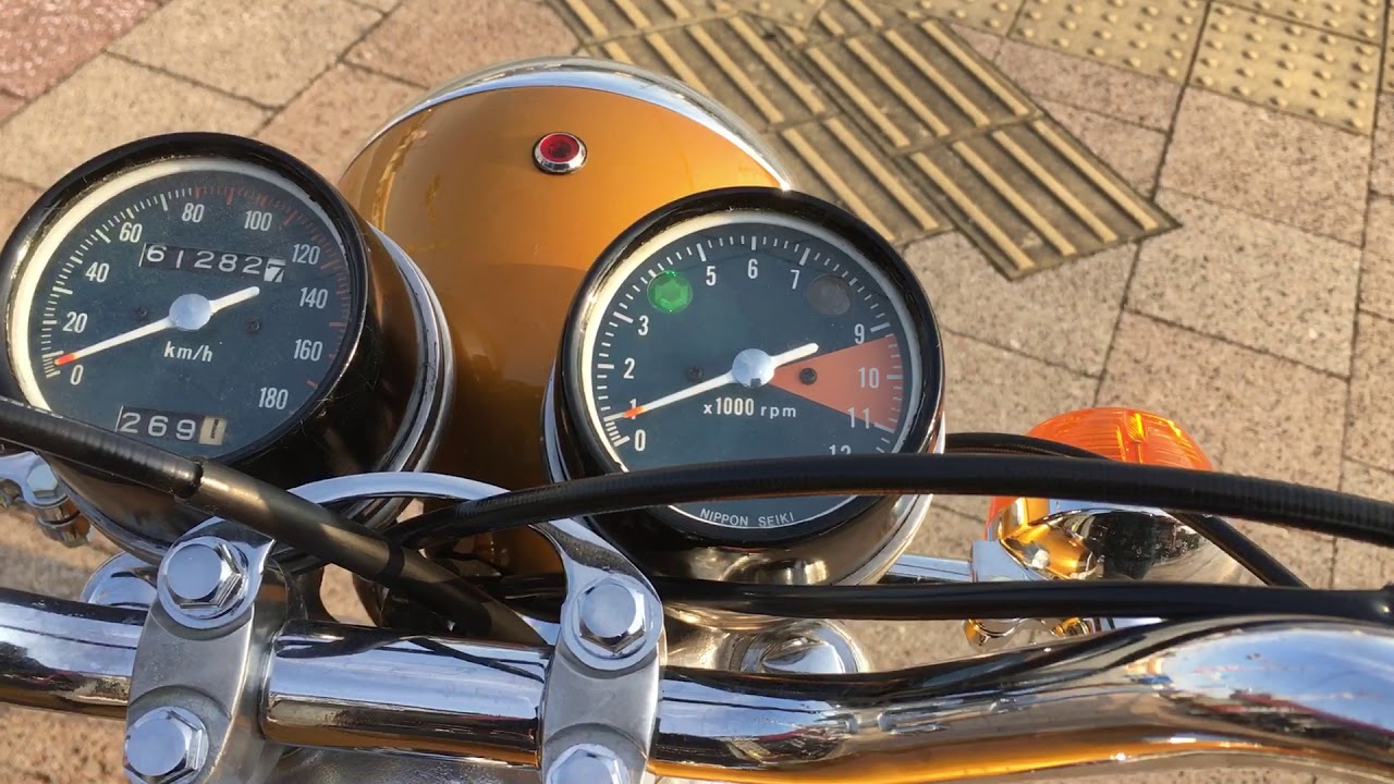 Honda CB250 1971 in Candy Gold.