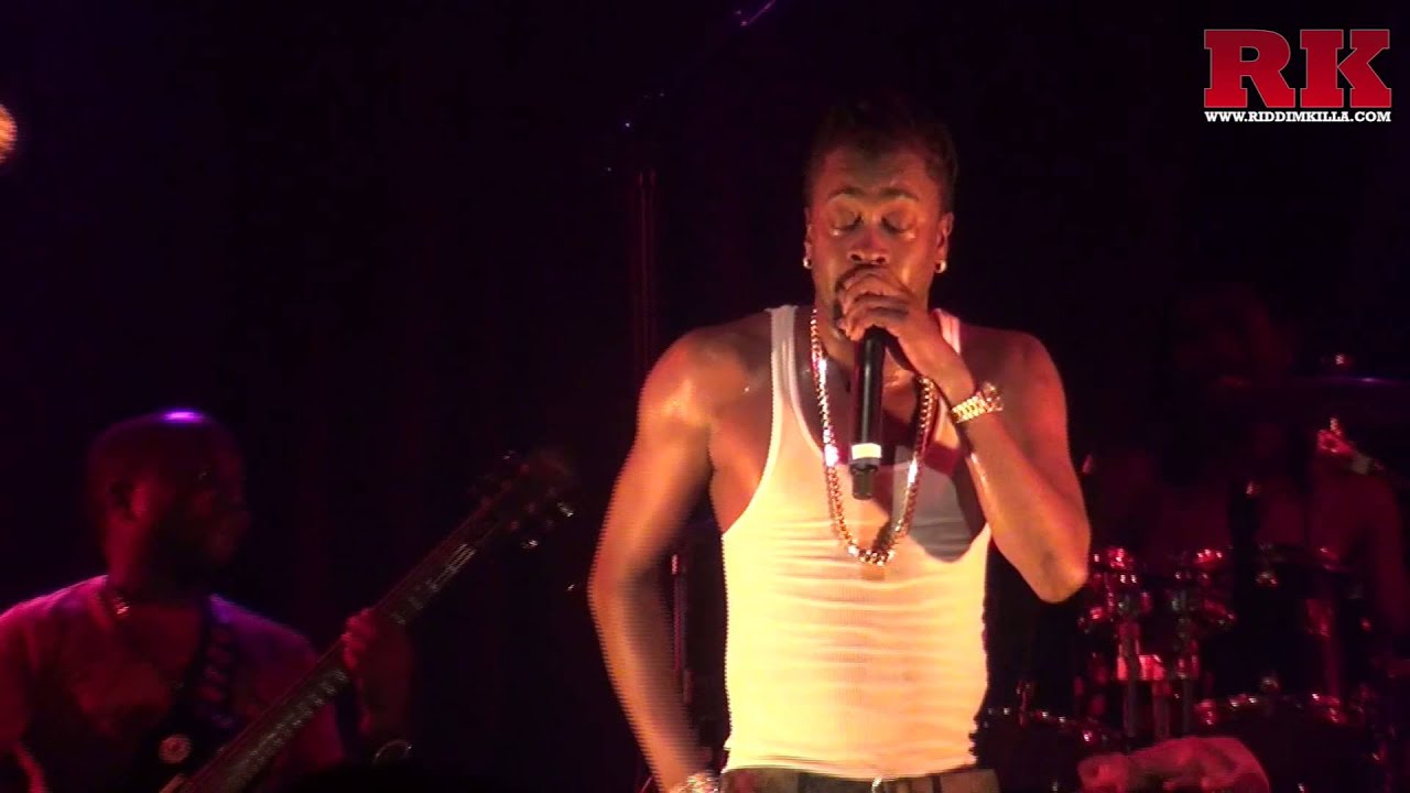 [LIVE] Beenie Man feat. Future Fambo - I'm Okay / Drinking rum & Red Bull - Live in Paris 2014