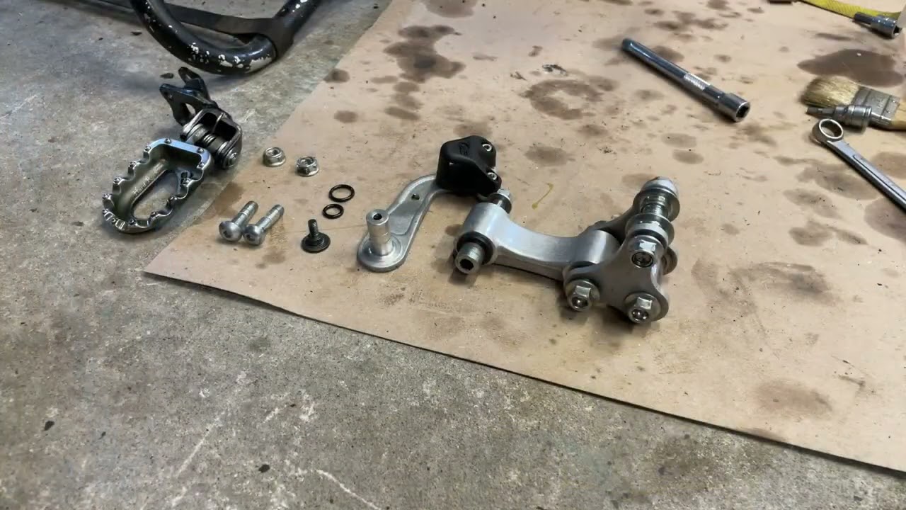 Trial bike rear linkage maintenance on Montesa Honda