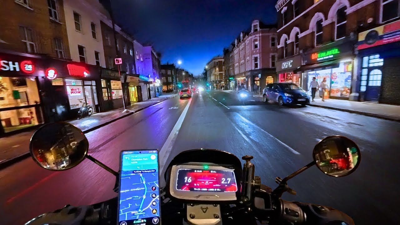 Back On The Road After 2 Weeks Away - MidWeek Deliveroo Shift Starting At 8PM - I'M ON A COMMERCIAL!