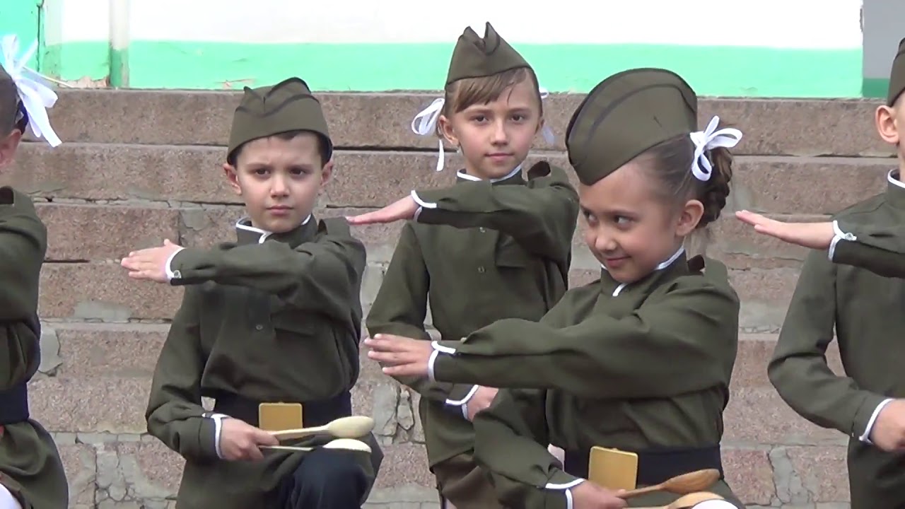 Смуглянка. Дети танцуют с ложками.