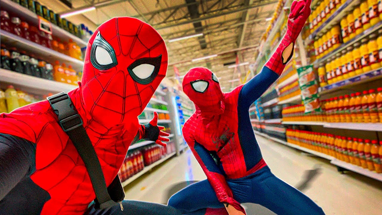 FUI NO MERCADO VESTIDO DE HOMEM ARANHA