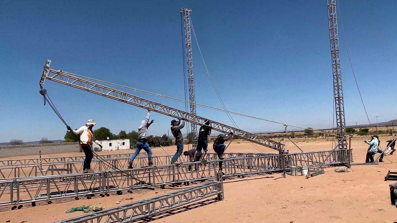 ARMADO DE ESCENARIO DE LOS GENS ((STAFF EN ACCIÓN))