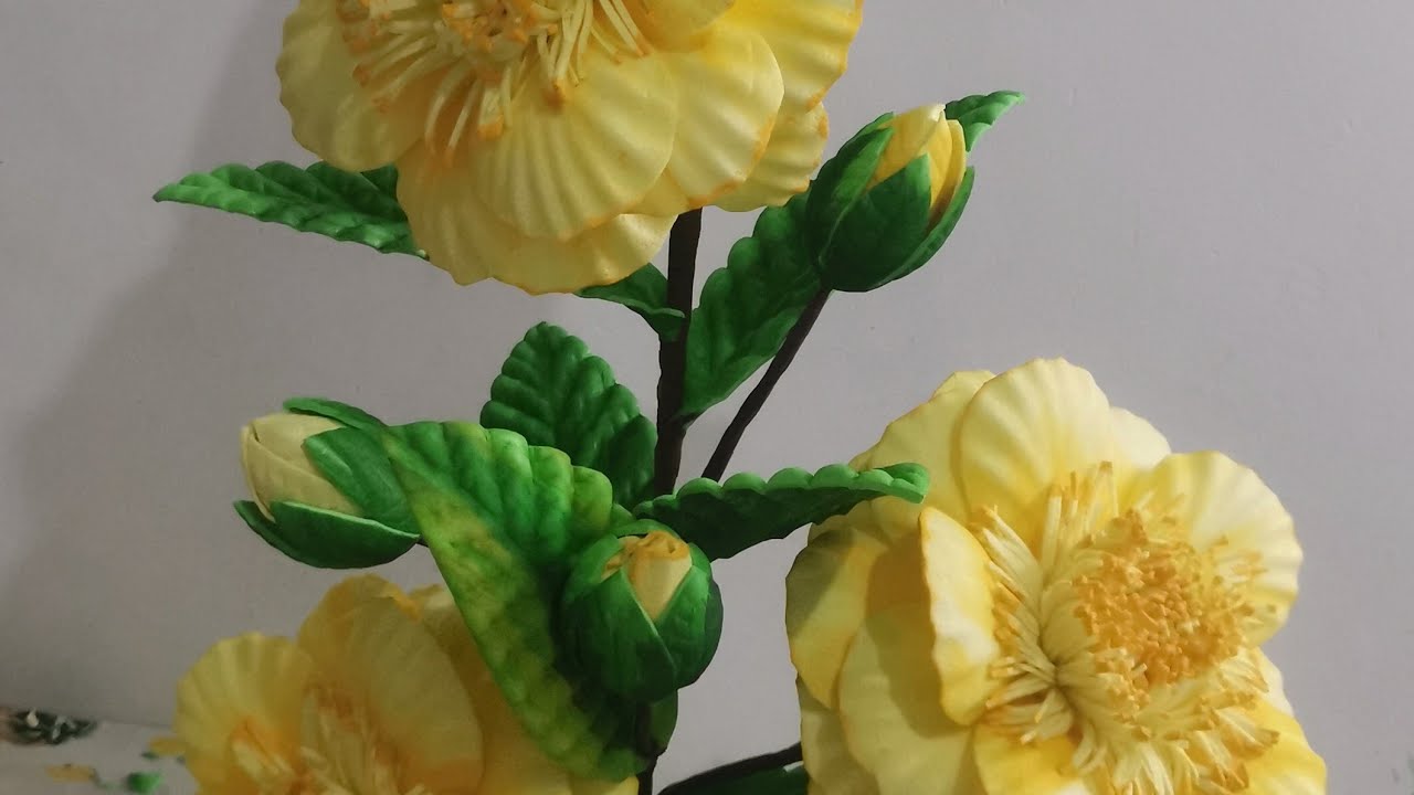 como fazer a flor Camélia em EVA utilizando frisador