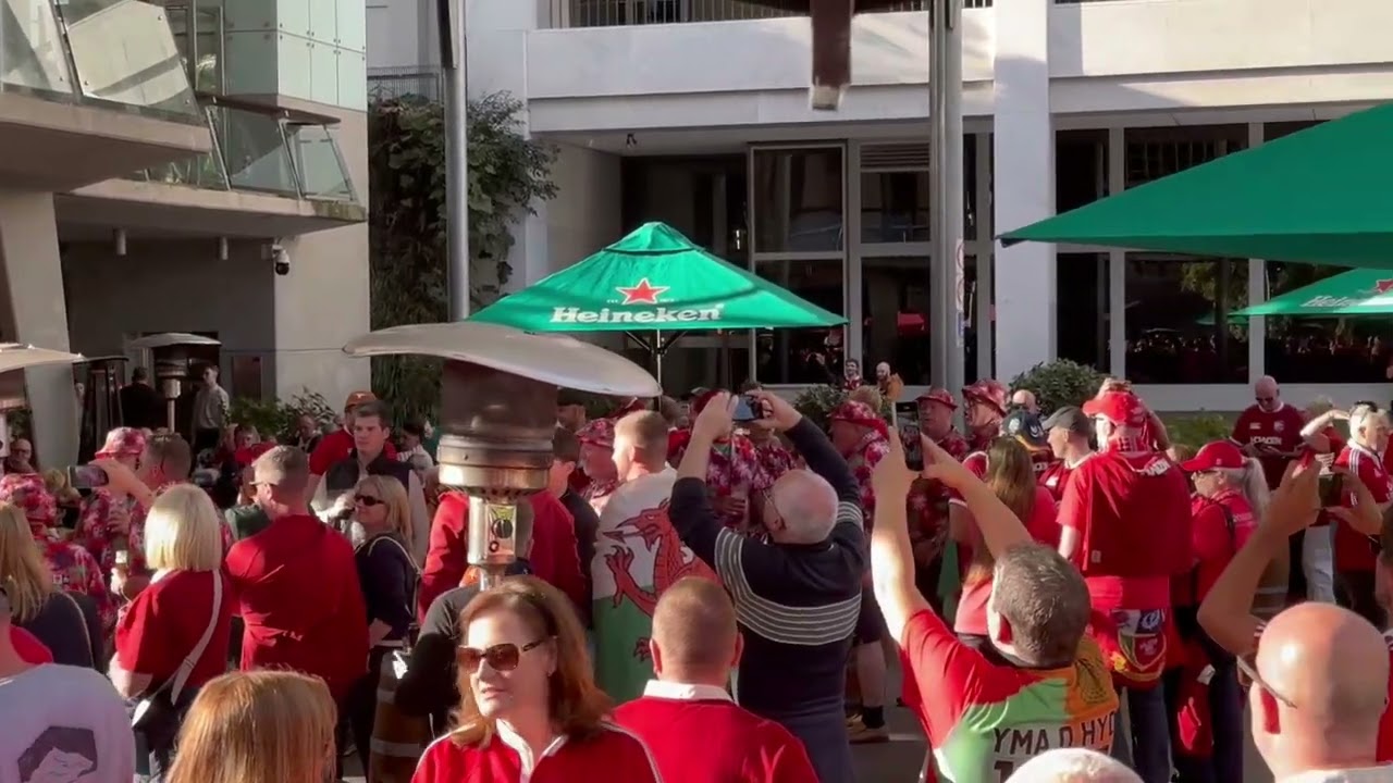 British and Irish Lions fans Sing the Welsh national Anthem | Brisbane | Wallabies Vs Lions