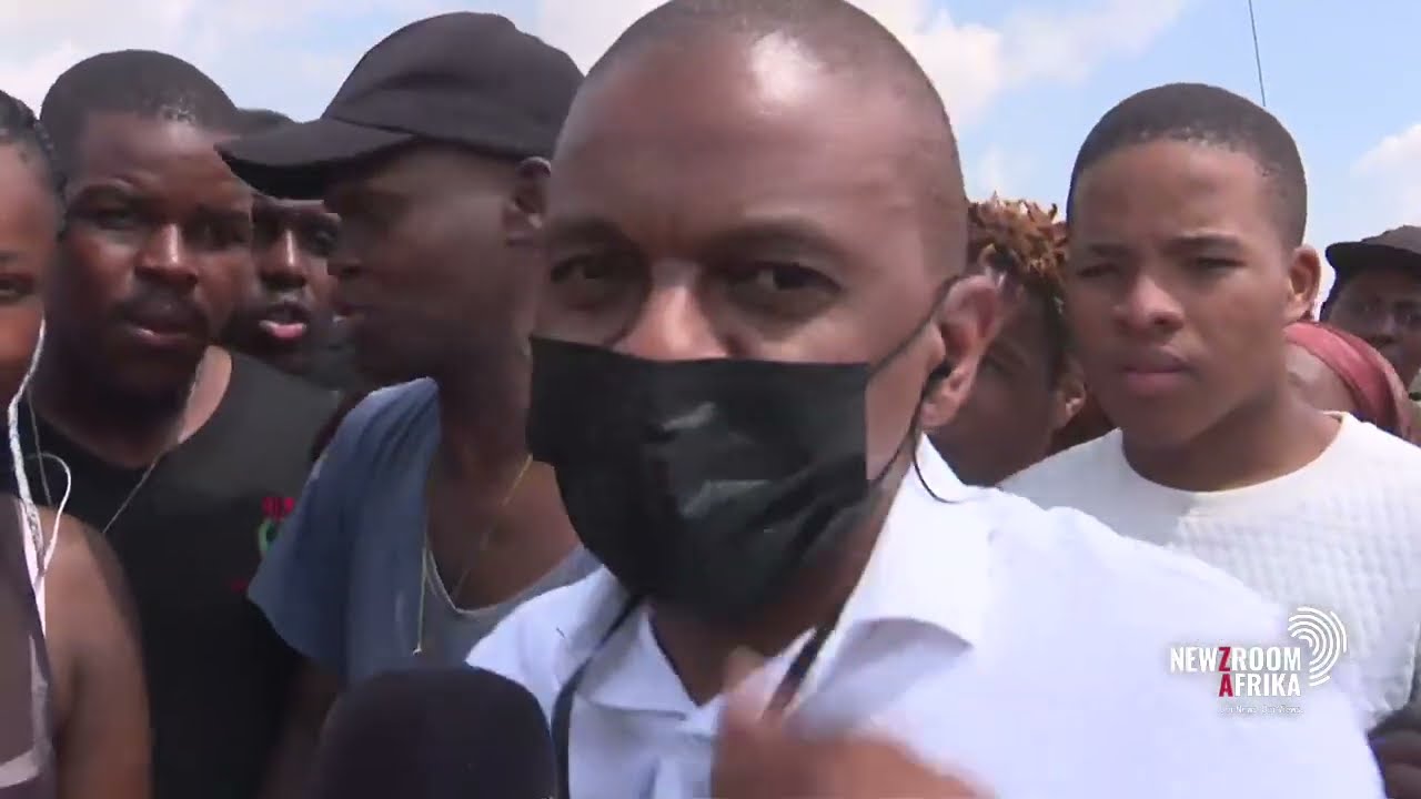 Protestors in Duduza clash with police