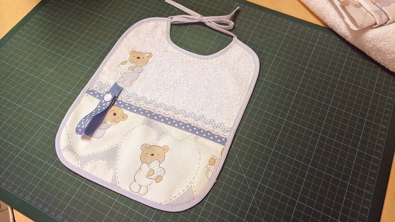 156🎀Bavaglino con porta ciuccio