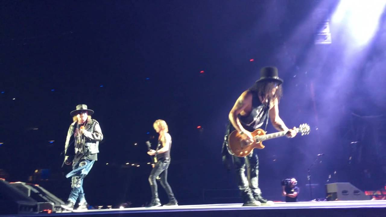 Paradise City - Guns N Roses TORONTO 7/16/2016 FRONT ROW PIT