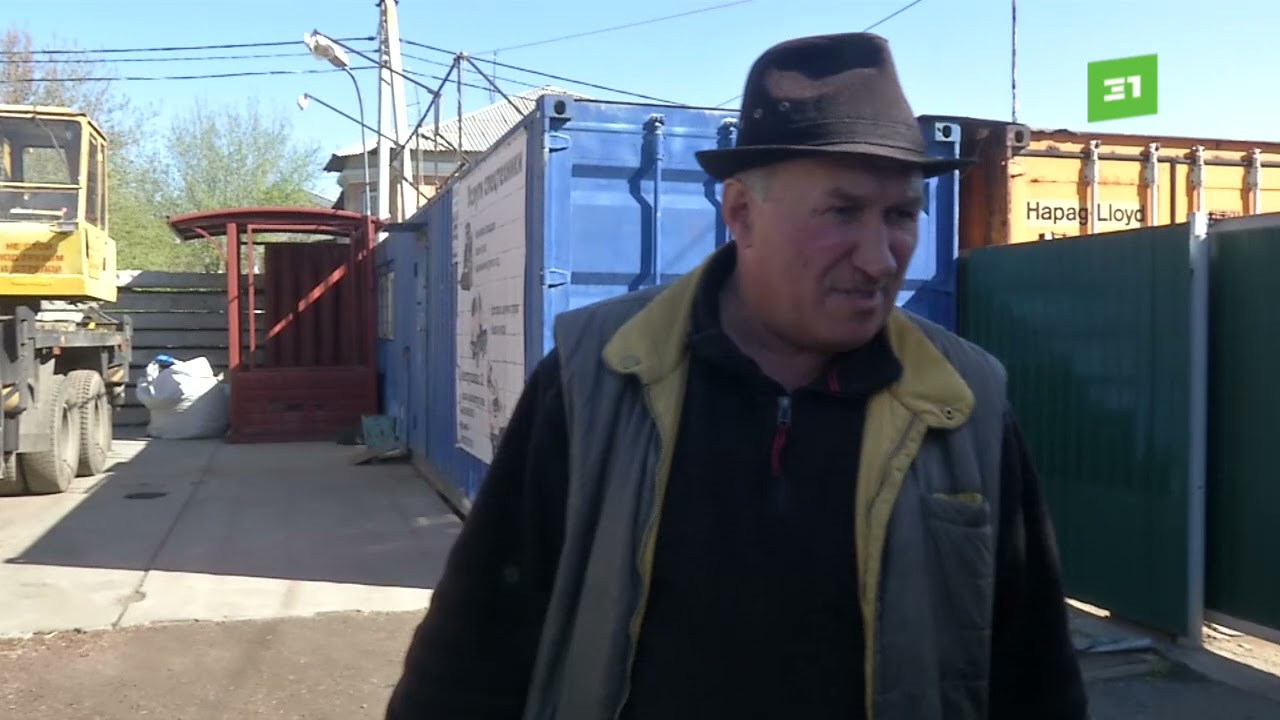 В Старокамышинске жители барака обвиняют местного предпринимателя в захвате земли