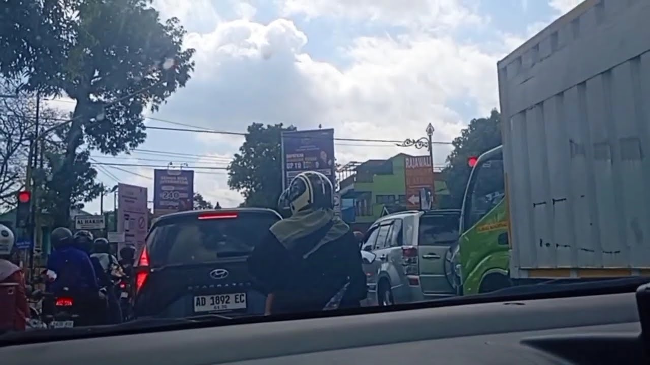 Sleman -Wonosari Via Jl  Dukuh Sebanat, Tegalsari, Jetis, Kec  Klaten Sel Kab.Klaten, Jawa Tengah