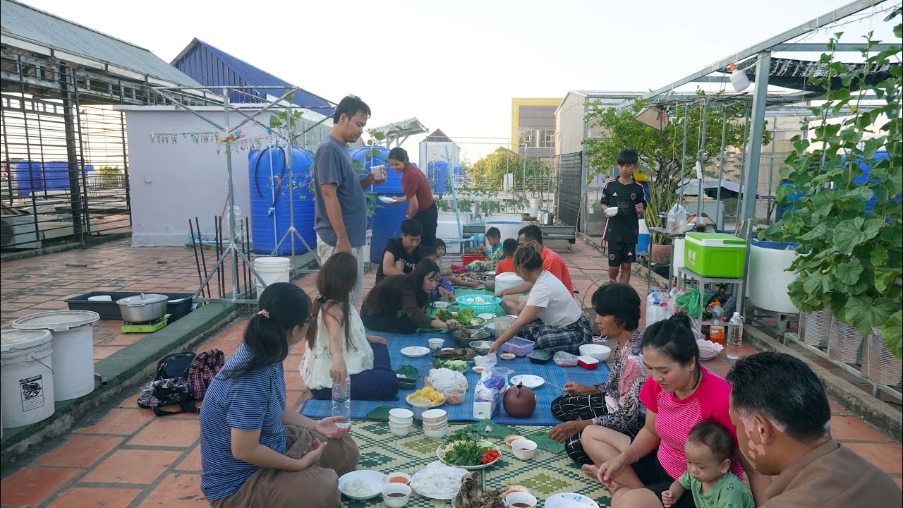 Vegetables Garden & Eating On the Top Roof