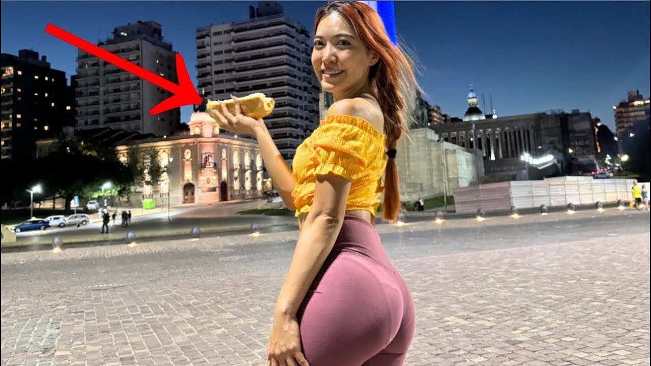JAPONESA PROBANDO 10 COMIDA CALLEJERAS en ARUGENTINA🇦🇷