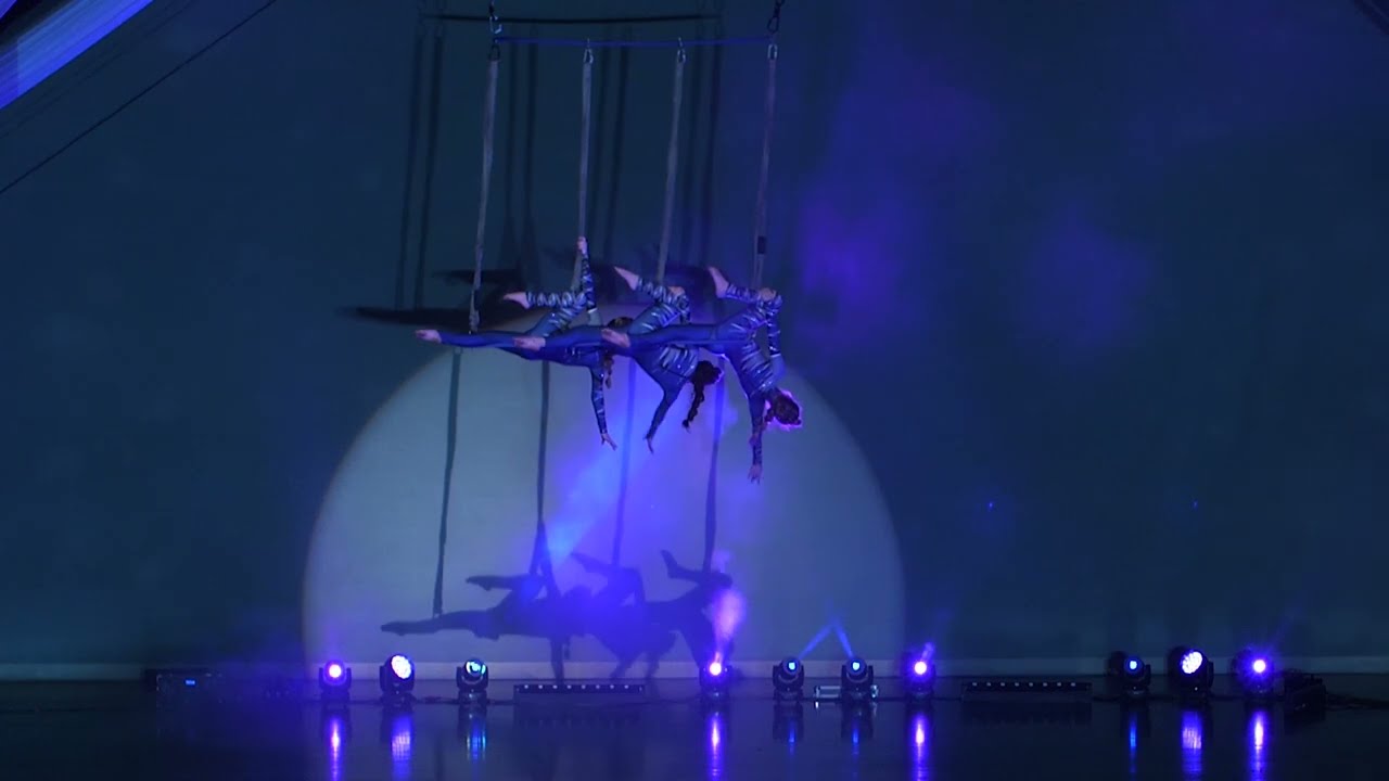 Triple Trapeze Zirkiss