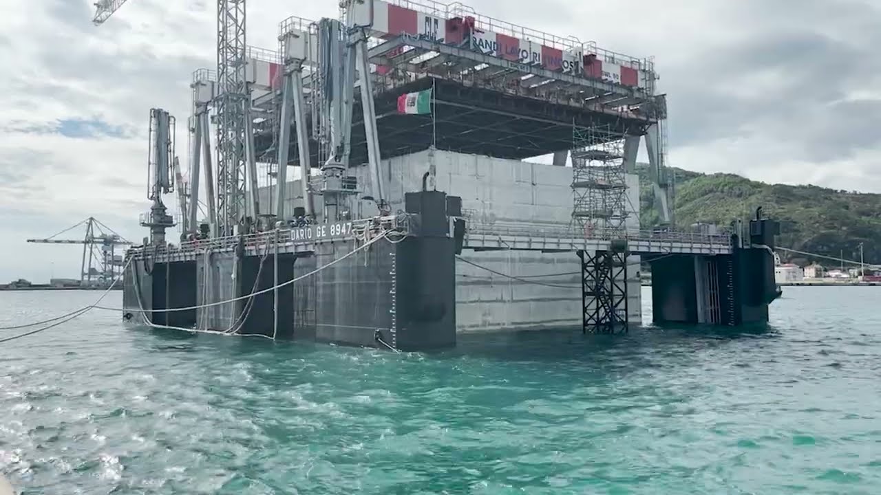 Nuova Diga di Vado Ligure - varato il primo mega cassone - 10.10.22