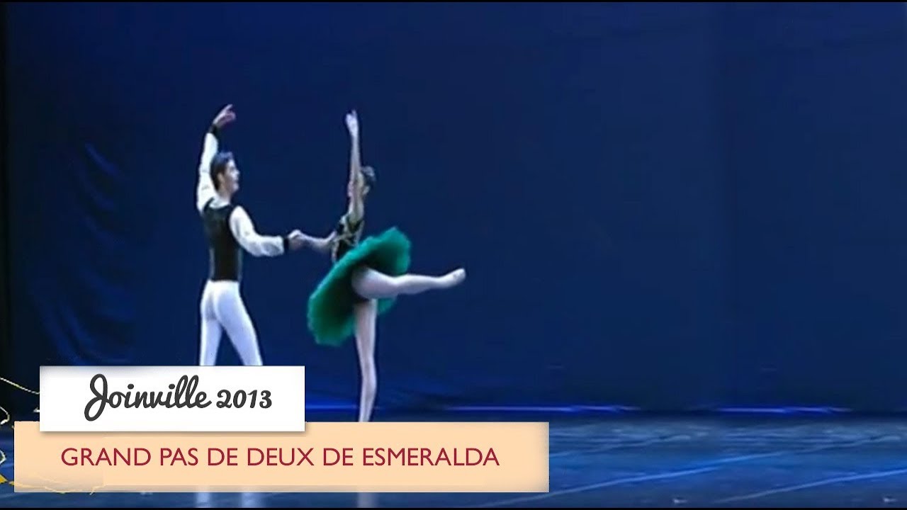 Petite em Joinville 2013 - Grand Pas de Deux de Esmeralda