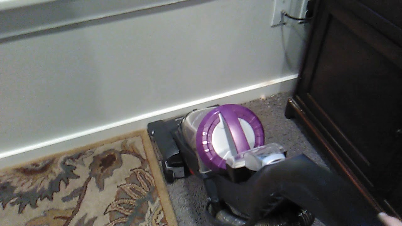 Bissell Powerlifter Pet natural dirt vacuuming
