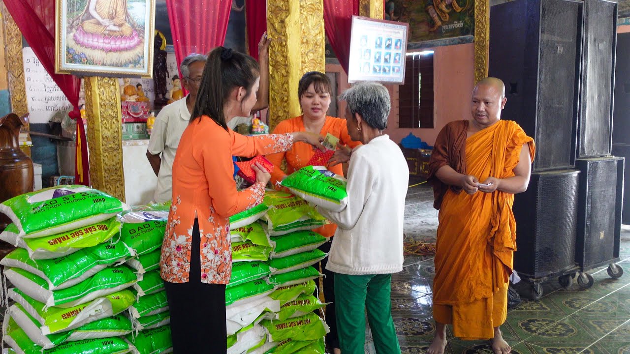 Gia Đình Cô Mười Ba Tặng 50 Phần Quà Tết Ý Nghĩa cho Bà Con Khmer Khó Khăn Ở Xã Ô Lâm | HQ #1817