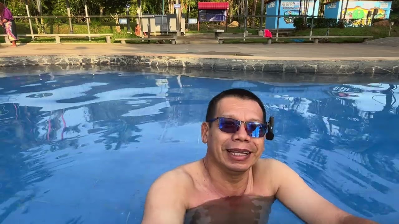 น้ำพุร้อนรมมณี ตื่นเช้า หาบ่อน้ำพุแช่ตัว ย้ายออกจากน้ำพุร้อนปลายภู่ห่างออกไปประมาณ20 กิโล ไปแช่ตัว