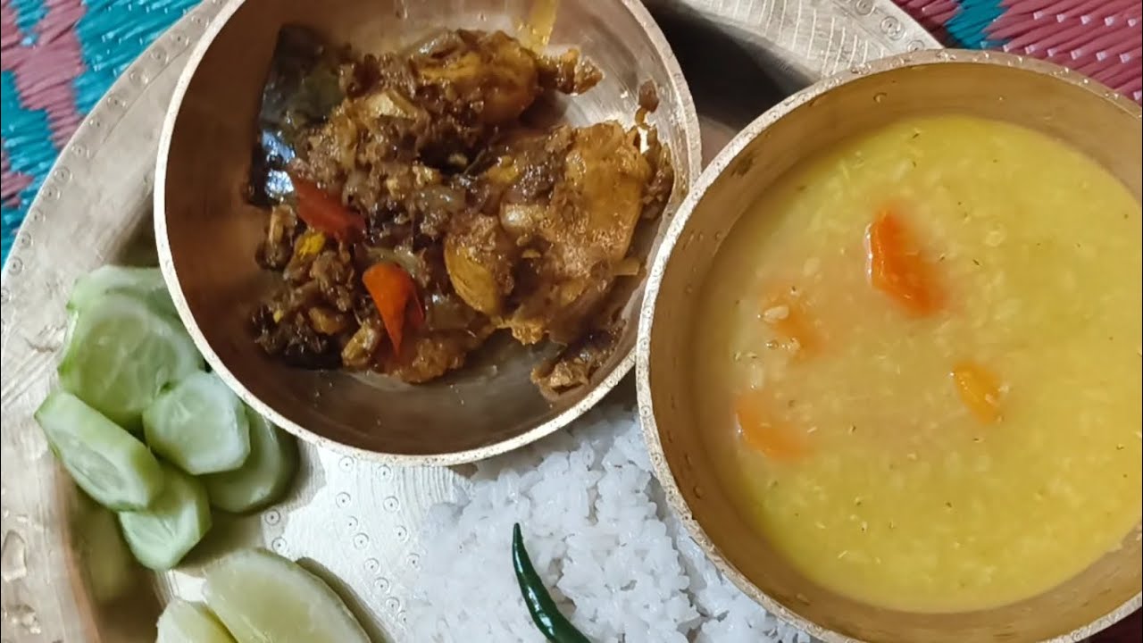 Simple thali 😁. Ingredients: chicken, onion, garlic, Onion, ginger,  and some love 🤍.