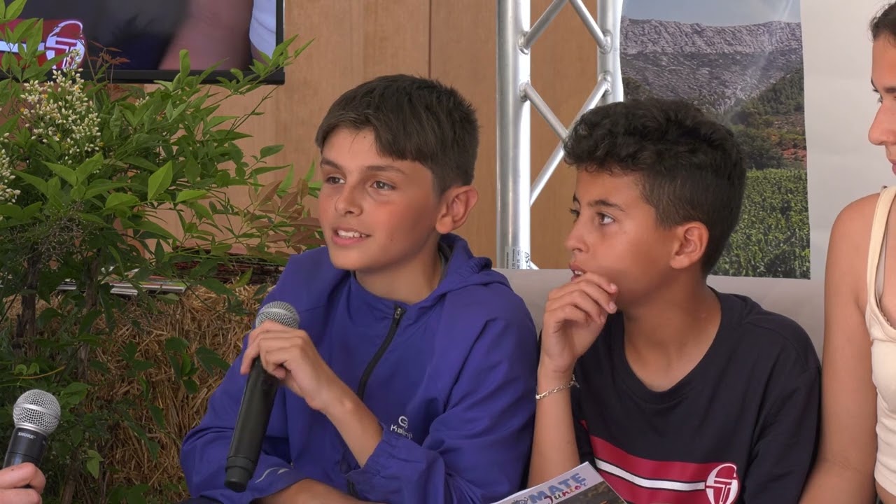 Le salon sur un plateau - les jeunes d’Orgon en action !