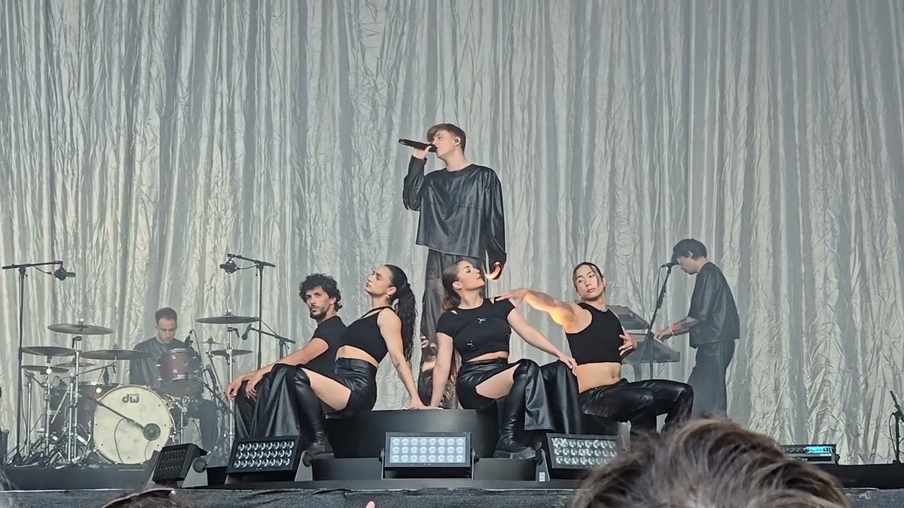 Loic Nottet - Addictocrate - Enghien le 13 juillet 2024 .