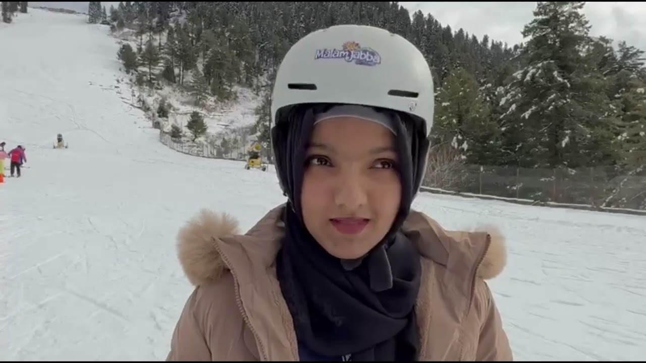 برفباری کے بعد مالم جبہ میں سورج، چیئر لفٹ اور سیاحوں کا رش | Malam Jabba