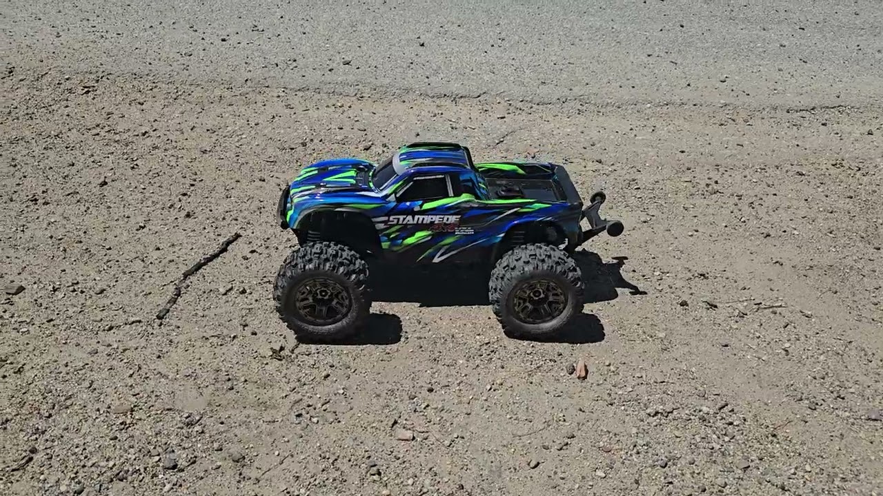 Traxxas Stampede 4x4 VXL Track Run!!!!!