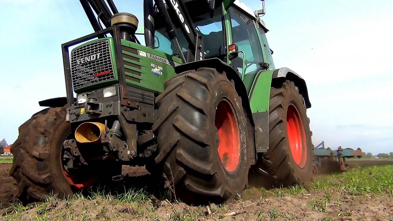 Fendt 308 Holland Farmer met 4 schaar ploeg en vorenpakker