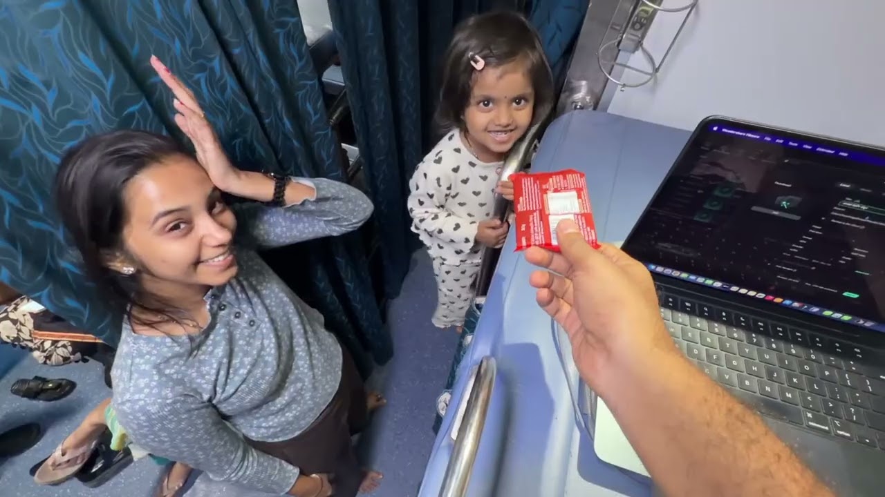 एका Chocolate साठी Bhaavya ने चालत्या Train मधे घेतली Risk 😓🙆🏻‍♀️ उतरायचं Station आलेलं समजलच नाही 😭