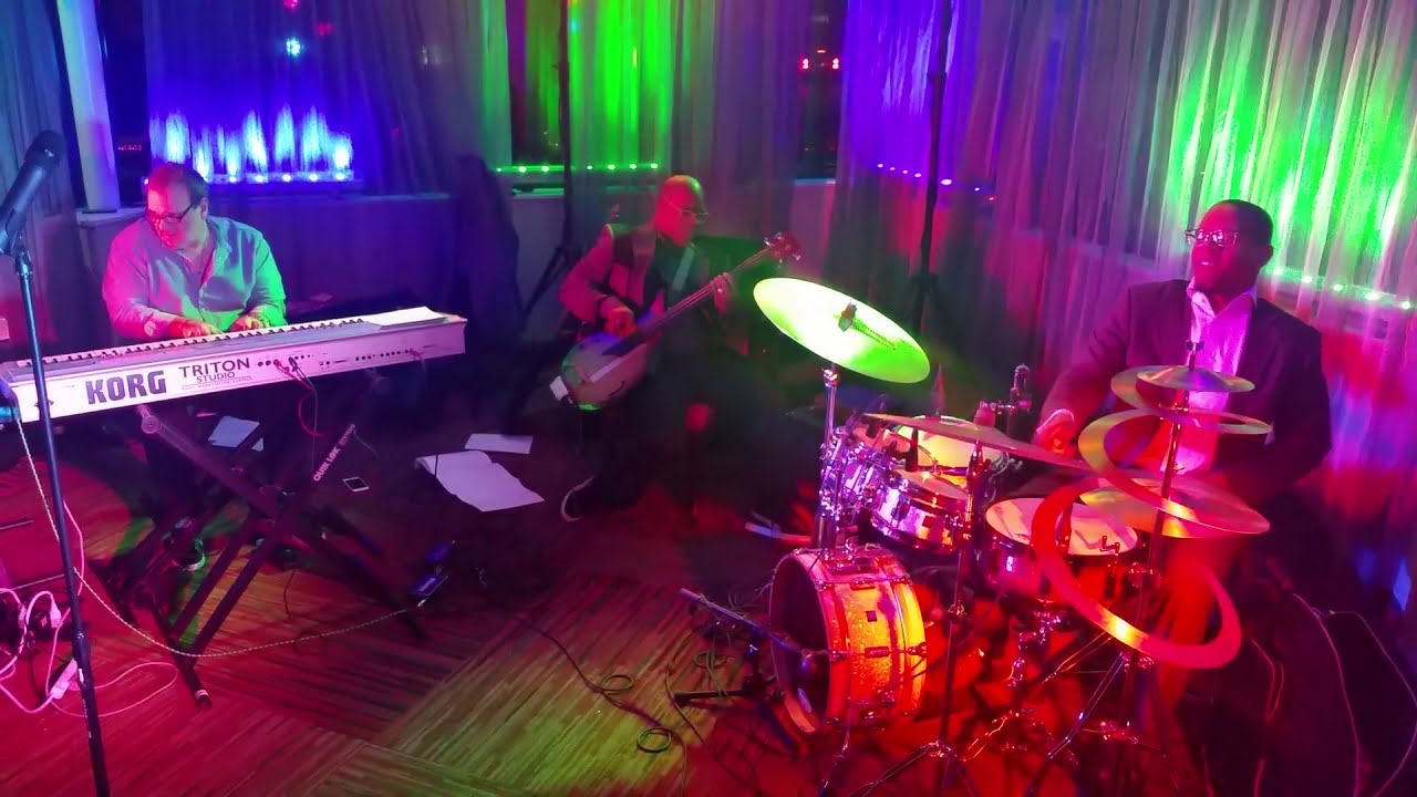 Fede Pe&ntilde;a & The Emergence Trio (feat. Tarus Mateen & Quincy Phillips) - 