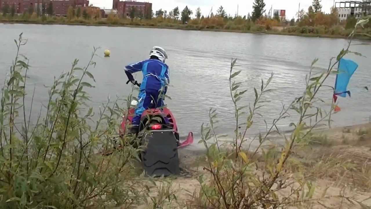 Снегоходы по воде в Новом Уренгое